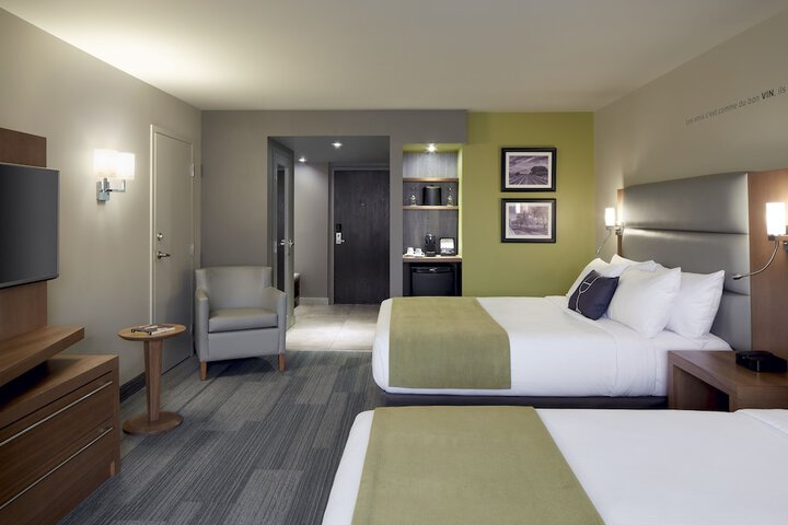 Room 25 of 43