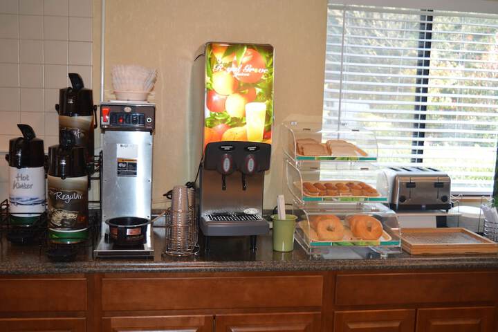 Breakfast/Coffee Service 46 of 60