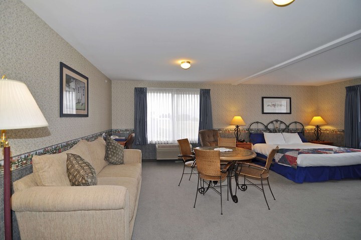 Room 25 of 48
