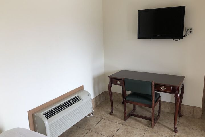 Room 13 of 38