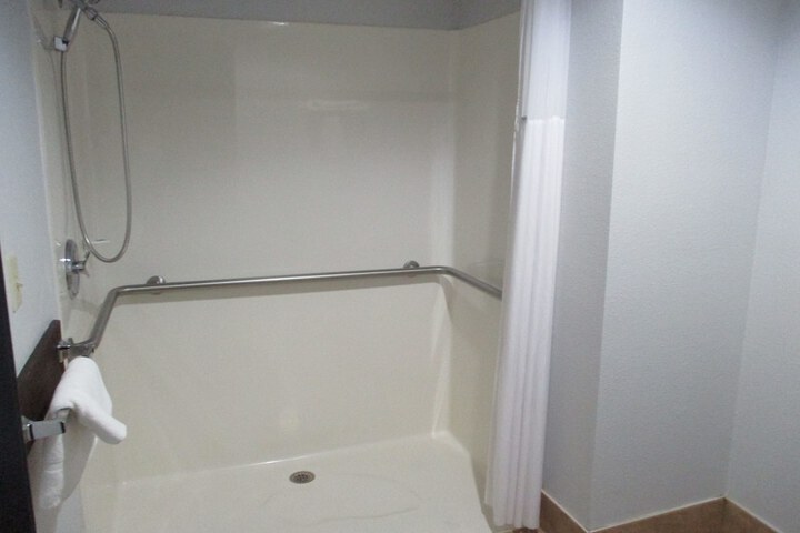 Room 7 of 38