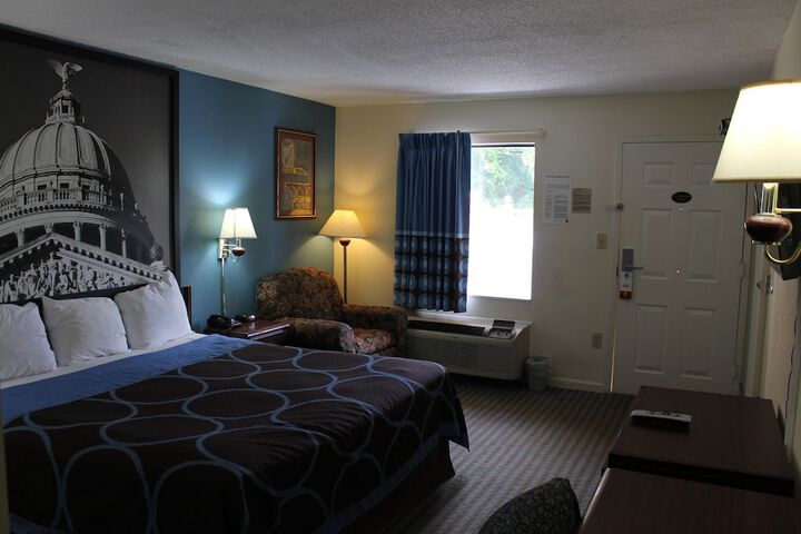 Room 12 of 25