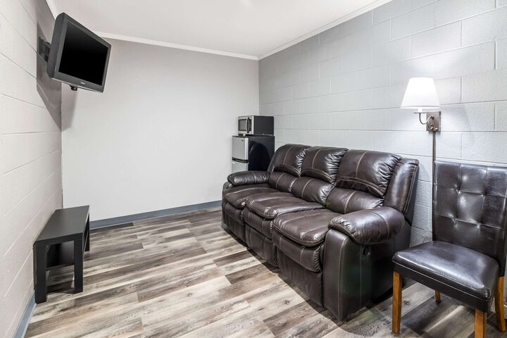 Room 17 of 23