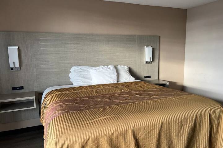 Room 9 of 15