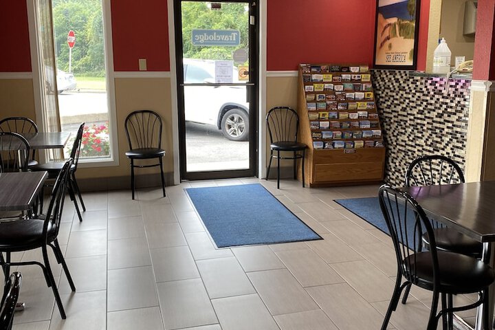 Travelodge by Wyndham La Porte / Michigan City Area