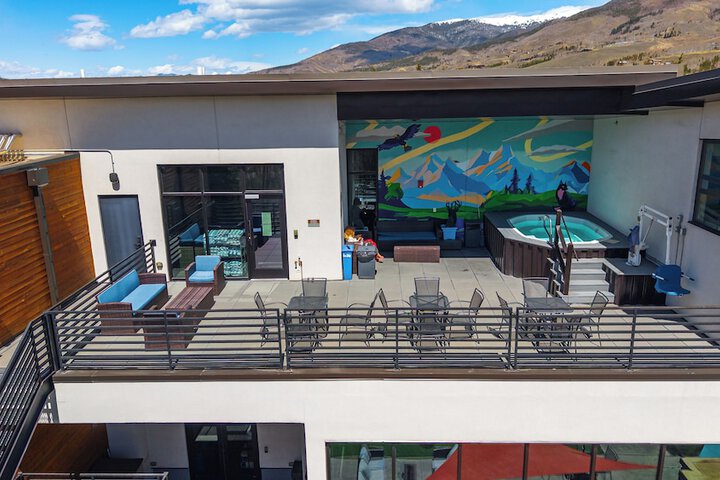 The Block Hotel & Commons