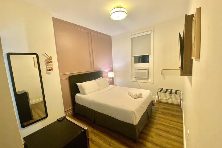 Room 37 of 70