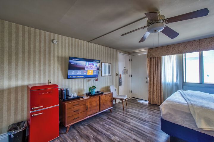 Room 35 of 143