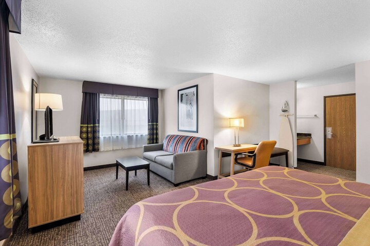 Super 8 by Wyndham Oelwein