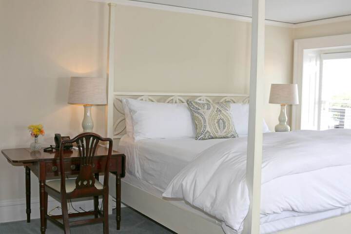 Room 9 of 22