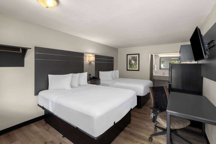 Room 25 of 34