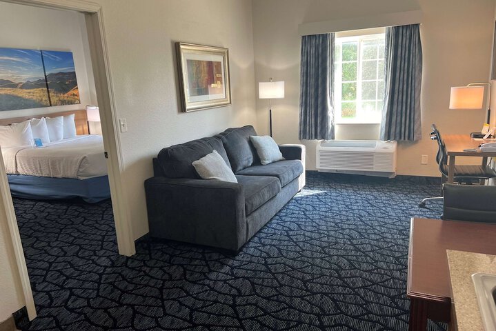 Room 16 of 40