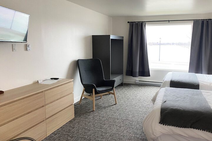 The Bayview Motel - Fort Frances ON - Lakeside Motel