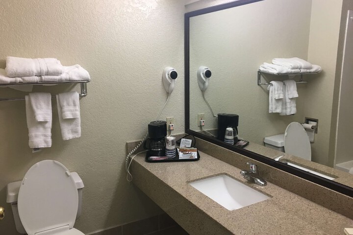 Room 15 of 24