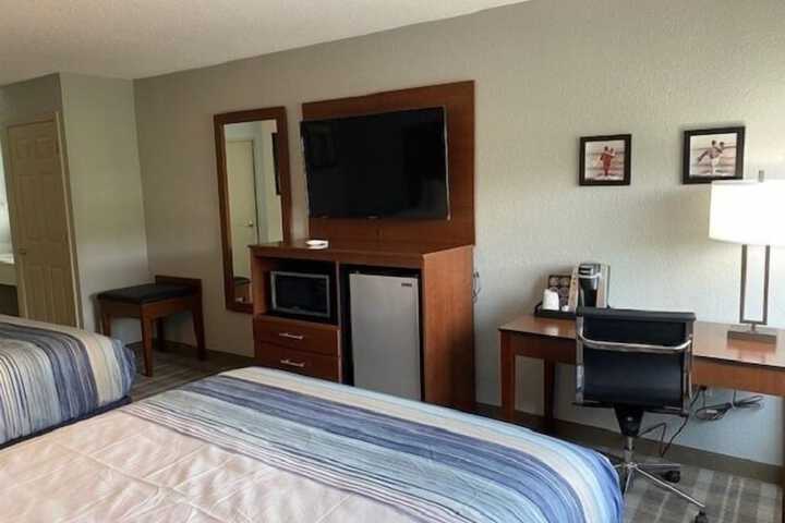 AmericInn by Wyndham Williamsburg
