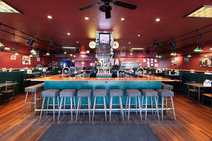 Lounge 10 of 10