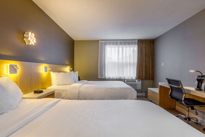 Room 11 of 28