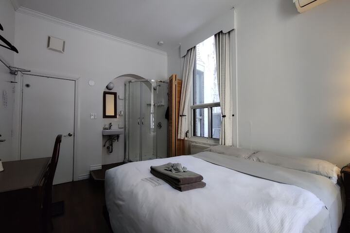 Room 14 of 30