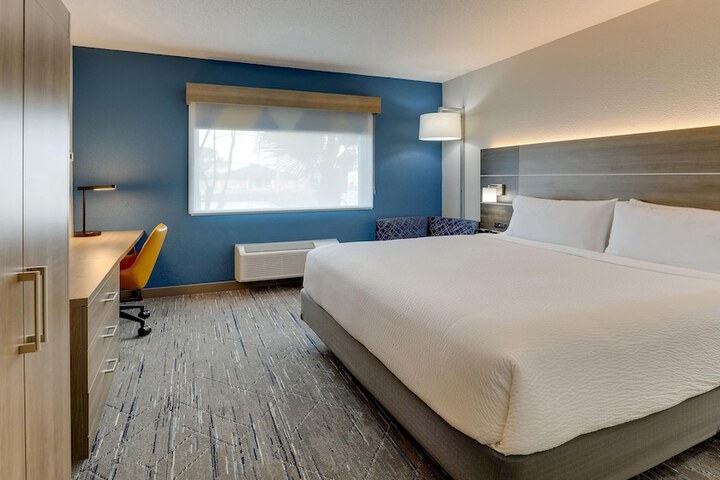 Room 52 of 64
