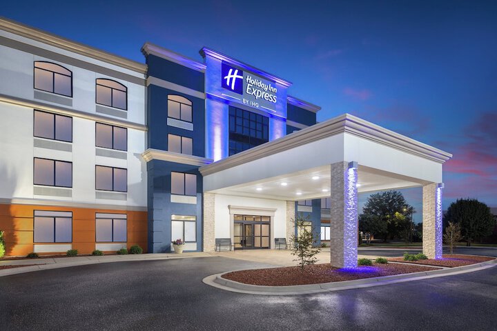 Holiday Inn Express Fayetteville – Fort Bragg by IHG