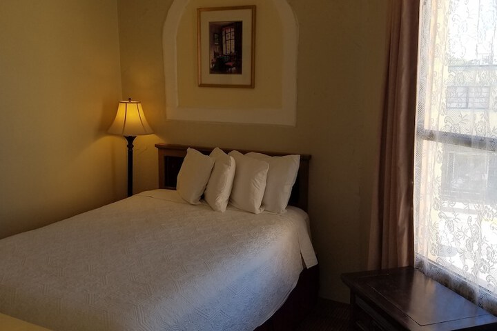 Room 5 of 7