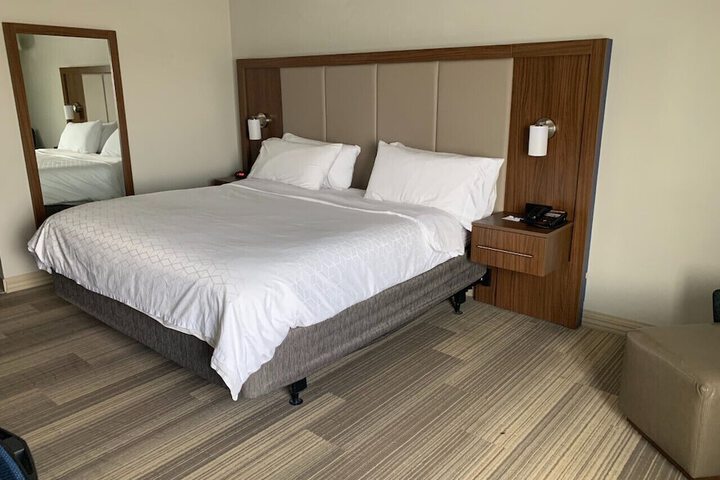 Holiday Inn Express & Suites Evansville North by IHG