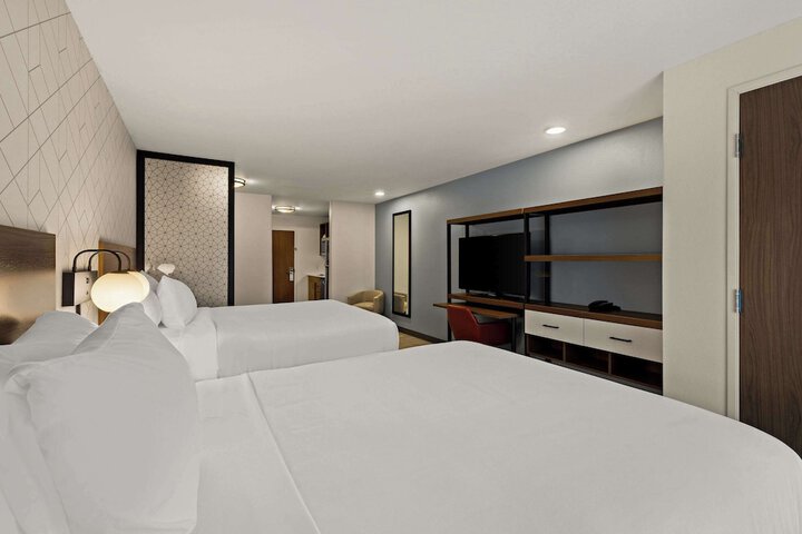 Room 13 of 35