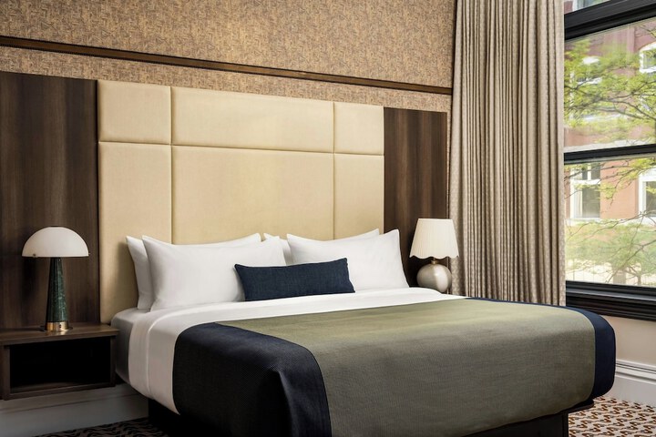 The Louie a Davenport Hotel, Autograph Collection