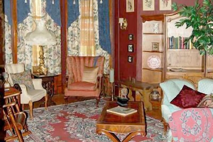 Room 3 of 8
