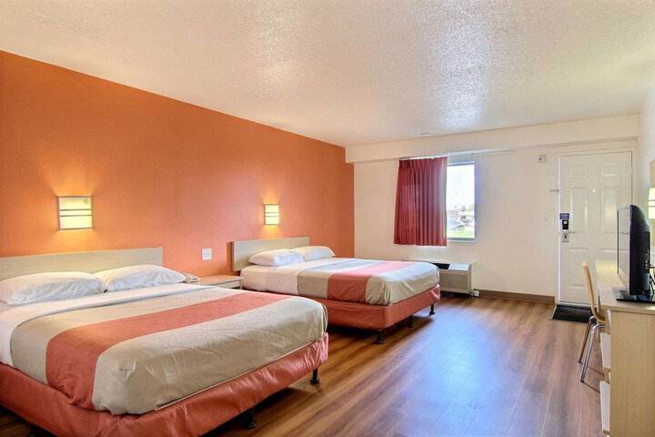 Motel 6 Middleburg Heights OH - Cleveland