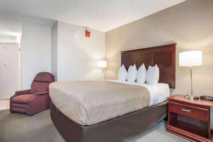 Room 43 of 82