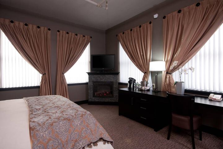 The Giacomo Niagara Falls NY an Ascend Collection Hotel