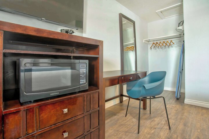 Studio 6 Suites Albany OR