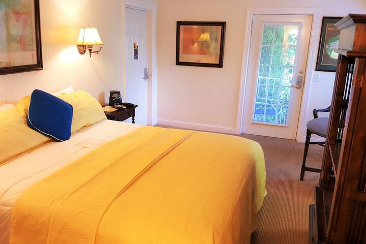 Room 305 of 392