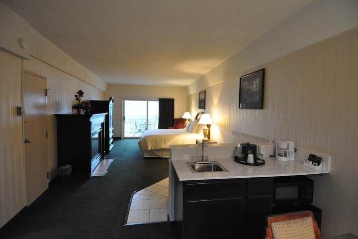 Room 13 of 35
