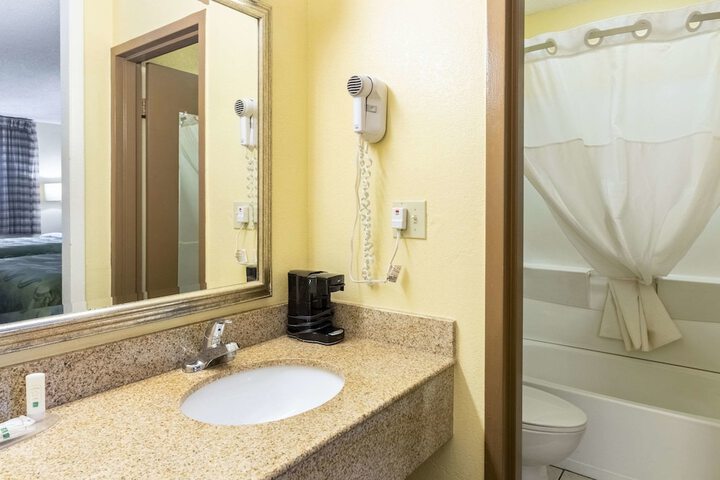 Room 12 of 27
