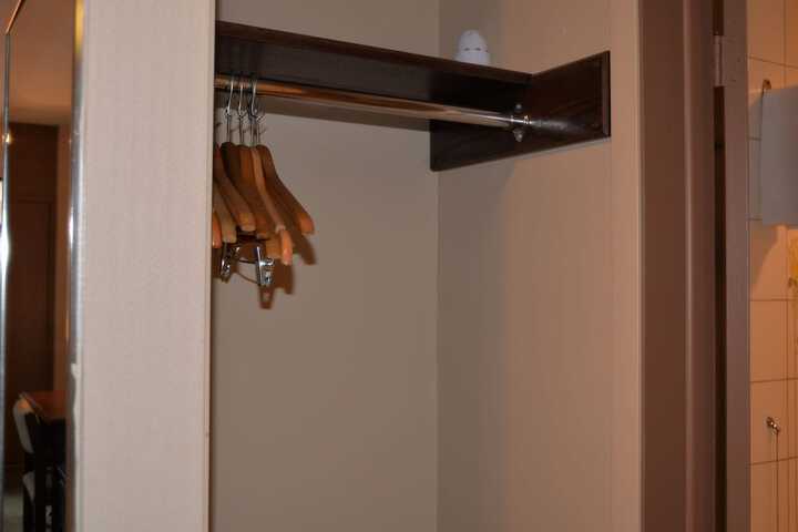 Room 8 of 33