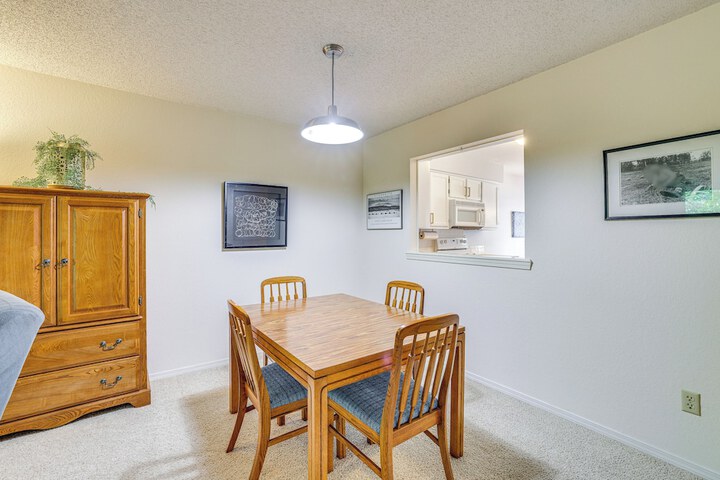 Bella Vista Townhome w / Deck Near Back 40 Trail!