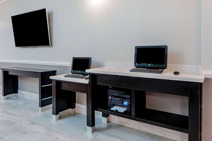 Business Center 29 of 29