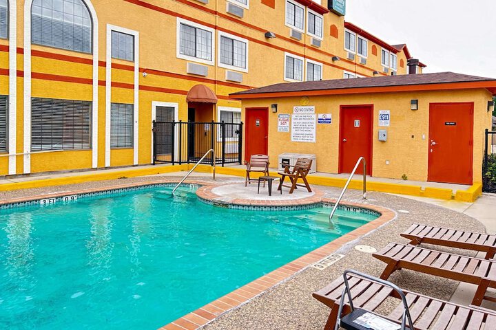 Quality Suites San Antonio Brooks City Base