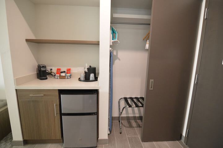 Room 25 of 42