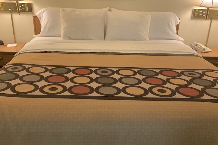 Room 6 of 32
