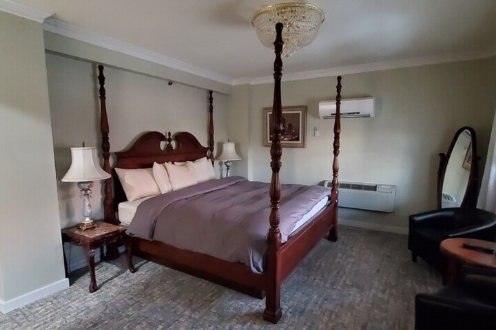 Lowell Inn