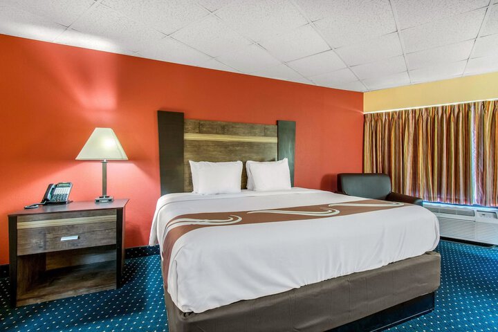 Room 18 of 32