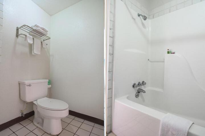 American Best Inn by OYO I-35 Perry near Lake McMurtry