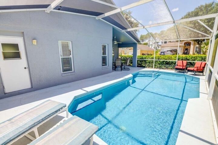 Southern Breeze Great Pool Space! 4 Bedroom Home by RedAwning