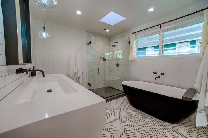 Hanalei Beachfront 3 Bedroom Home by RedAwning