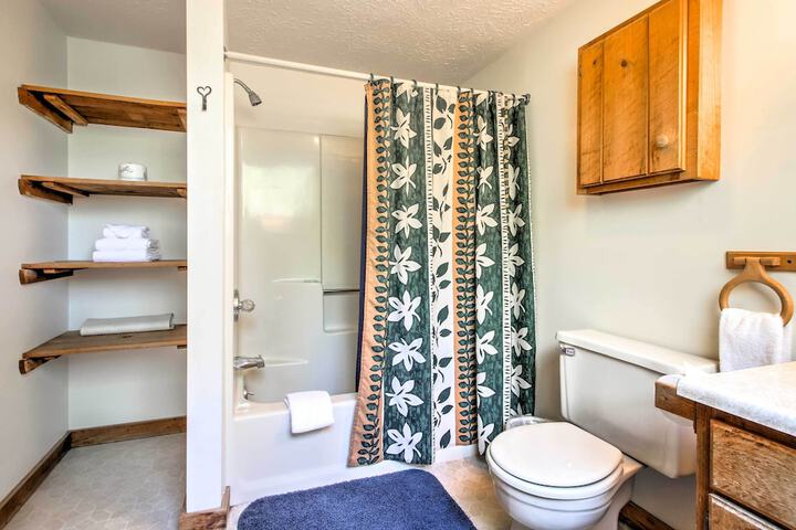 Cozy Bartlett Townhome 3 Mi to Attitash Mountain
