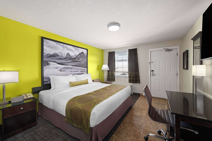 Room 30 of 51
