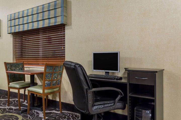 Business Center 19 of 19